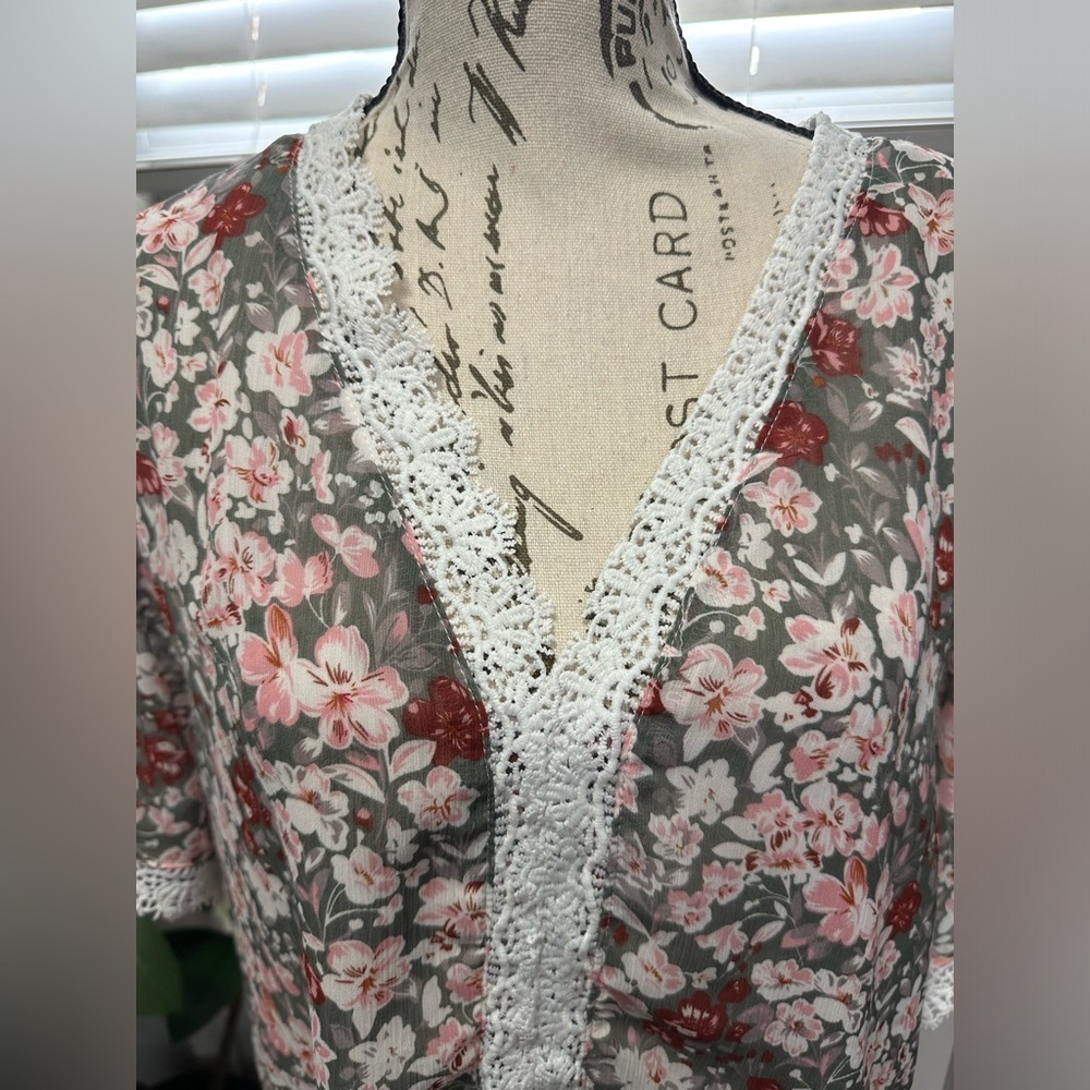 🌸 Floral Blouse – Size 2XL 🌸 - Picture 4 of 12
